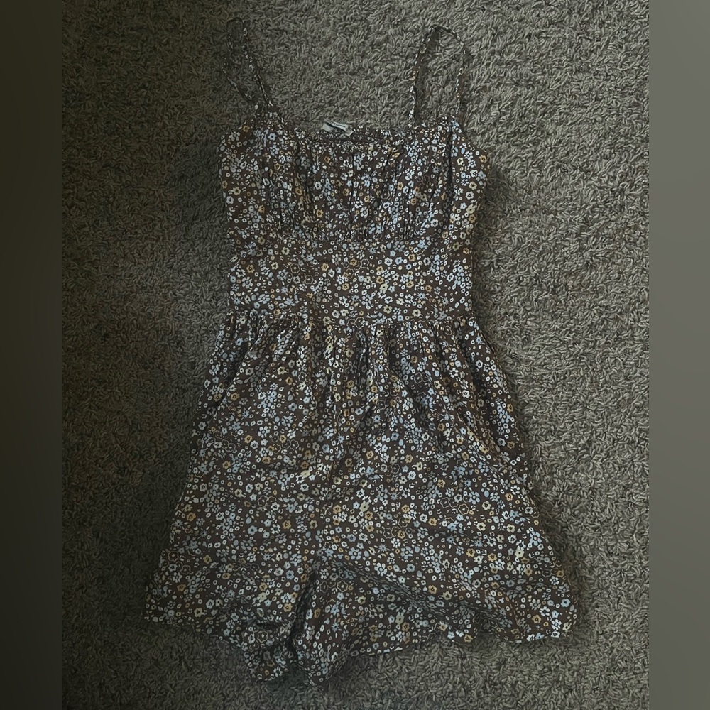 Brown floral romper from Hollister. Size small. Back cutout